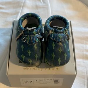 Freshly Picked moccasin in Cactus Night print, size infant 3